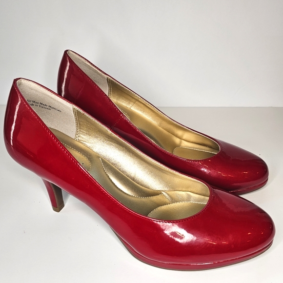 Kelly & Katie Dorotha Platform Pump, RED, Size 8 - Picture 1 of 9